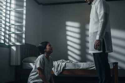 Nakipaghiwalay, hinagisan ako ng aking asawa ng isang lumang unan na may kasamang panunuya. Nang i-unzip ko ito para hugasan, natigilan ako sa nasa loob…/hi