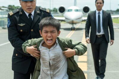 “Huwag kang sumakay sa eroplano! Sasabog ‘yan!” – Isang batang palaboy ang sumigaw sa isang bilyonaryo, at ang katotohanan ay nagpatigil sa lahat…