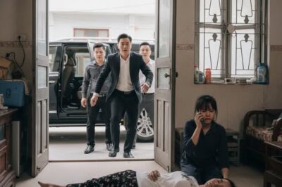 Tahimik ang kabilang linya sa loob ng ilang segundo, at pagkatapos ay may narinig na mababa, malinaw na boses ng lalaki: “Anong pangalan mo? Nasaan ang nanay mo?”/th