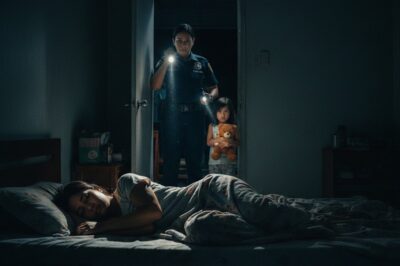 Sa kalagitnaan ng madaling-araw, isang bata ang nag-alerto sa pulisya dahil hindi tumutugon ang kanyang mga magulang — at ang kanilang nadiskubre pagdating doon ay ikinagulat ng lahat…/th